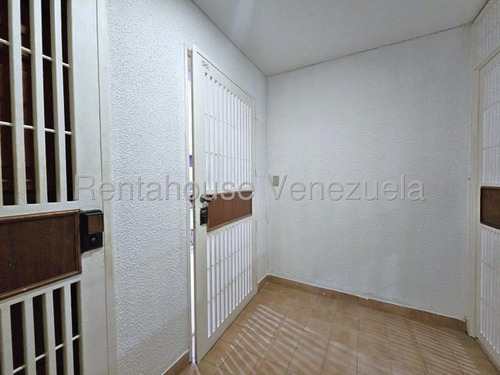 Jean Pavon Tiene Bello Apartamento En Alquiler En El Este De Barquisimeto Lara 8 7 0 9