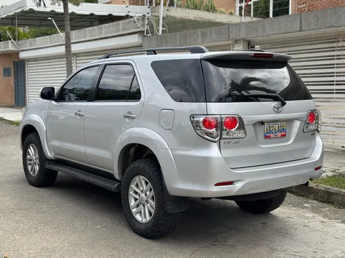 Toyota Fortuner Plateada 2013