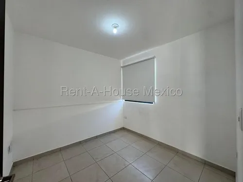 Renta. Casa De 3 Recámaras Con 1 En Planta Baja - Zákia | Rahqro
