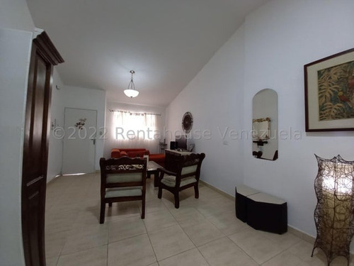 Edgar Centeno, Profesional Inmobiliario Vende Townhouse En Urbanizacion Monte Carmelo San Diego #22-15843