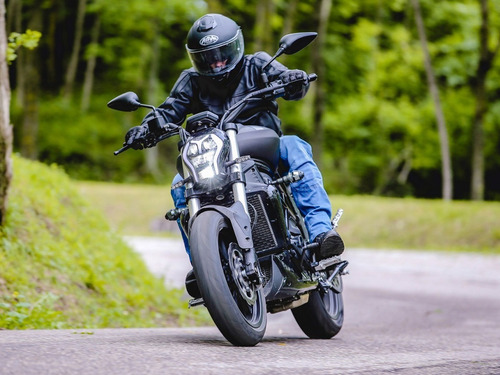 Imagen 13 de 17 de Benelli 502c - No Ducati, No Diavel!