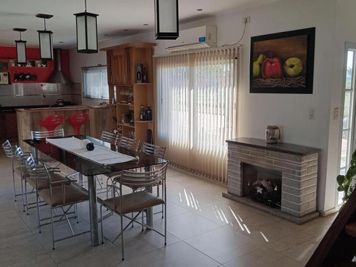 Casa En Venta - 3 Dormitorios 3 Baños - 560mts2 - Villa Nueva, Córdoba