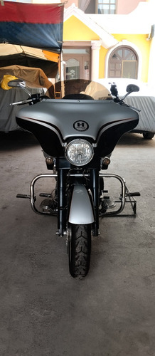 Motocicleta Harley Davidson Street Glide