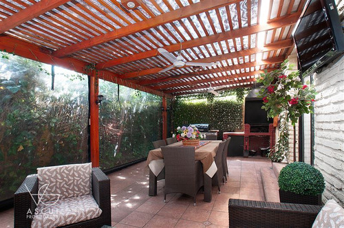 Casa En Venta De 3 Dorm. En Las Condes