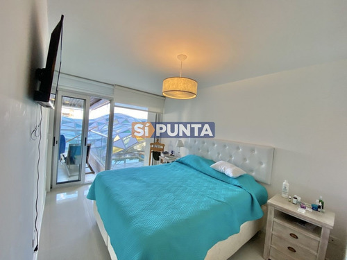 Imagen 5 de 14 de Venta De Apartamento De 2 Dormitorios En Edificio Icon Brava Punta Del Este