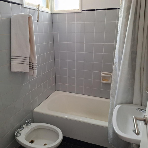 Acassuso, Departamento En Venta De 2 Ambientes En Muy Buen Estado