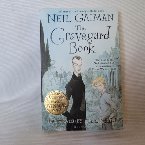 The Graveyard Book Neil Gaiman Bloomsbury Illustrated Ingles