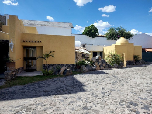 Casa Estilo Mediterráneo En Un Solo Nivel En Burgos Bugambilias, Temixco Morelos.