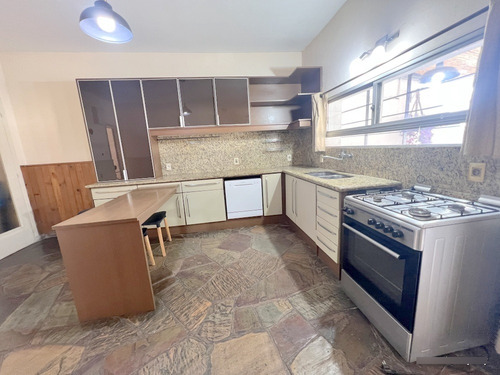 Venta Hermosa Casa De Altos, La Blanqueada, 2 O 3 Dormitorios, Al Frente, Balcón, Terraza, Sin Gastos Comunes, Independiente, Divina