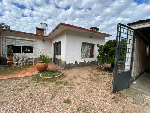Venta. Pinar Sur. Casa 2 Dormitorios. 2 Baños. Hermoso Jardín. Sobre Asfaltada