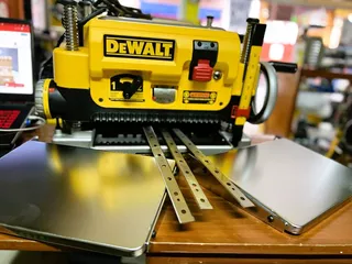 Cepilladora Dewalt Dw735x 13 Pulgadas Sin Usar Con Tapas Y C