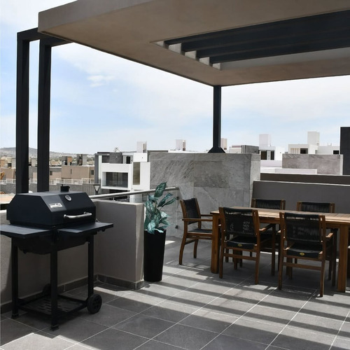Casa Residencial En Un Fraccionamiento Muy Exclusivo A Solo 8 Min. De Plaza Explanada Y Zona Plateada