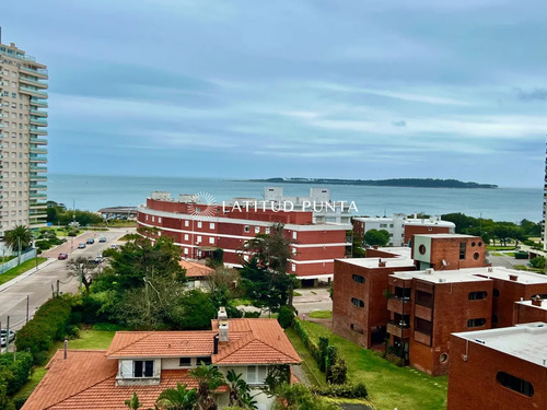 Mansa, Apartamento De 3 Dormitorios Más Dependencia