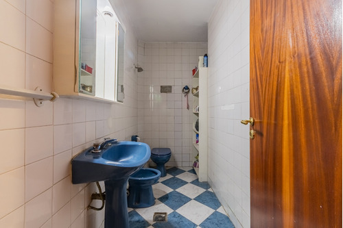 Casa. Gran Potencial Para Desarrollo Inmobiliario. Quincho Y Garage. Avellaneda Centro