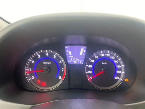 Imagen 16 de 25 de Hyundai Accent I25 Gl 1.4