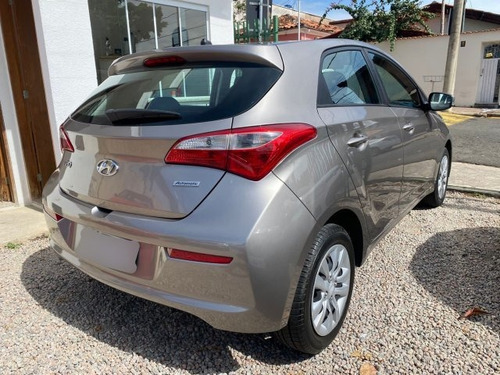 Imagem 3 de 5 de Hb20 1.6 Comfort Plus 16v Flex 4p Automático