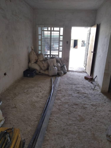 Imagen 2 de 13 de Townhouse En Venta Av. Prolongación Aragua*
