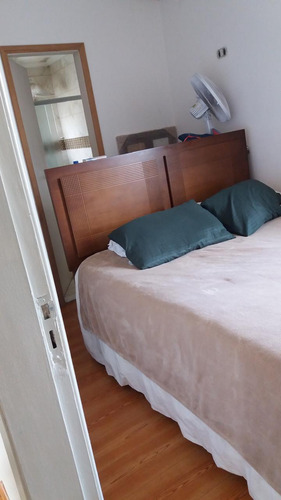 Casa Sobrado De 3 Quartos Com Garagem Bem Localizada