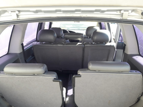Imagem 11 de 13 de Chevrolet Zafira Elegance 2.0 Aut. Cor Prata 2005 7 Lugares