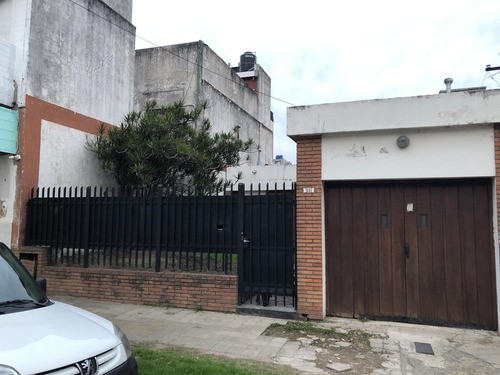 Venta Casa A Refaccionar En Moron Centro