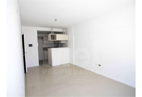 Alquiler 2 Amb, Dormitorio En Suite, Toilette Y Balcón.