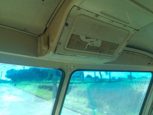 Imagem 8 de 11 de Volkswagen Kombi Corujinha 74 C/ Docks E Motor P/ Restaurar