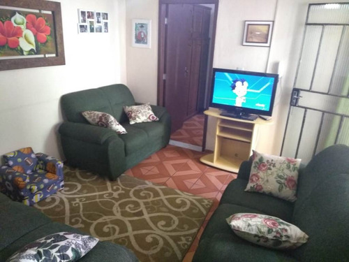 Lote De 360m², Composto De Duas Casas De Dois Quartos - Bhc1611