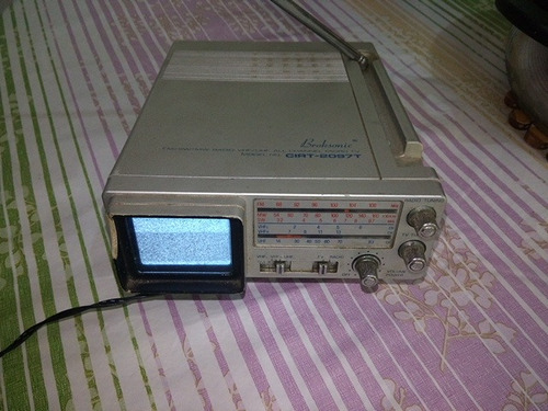 Tv Antiga Branca E Preta De Tubo 2 Polegadas
