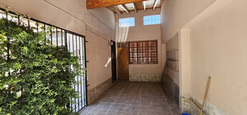 Hermosa Casa En Barrio Cementista 1 Las Heras, Excelente Ubicación.