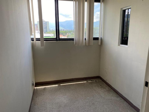 Imagen 5 de 12 de Venta De Bella Oficina Av Bolivar