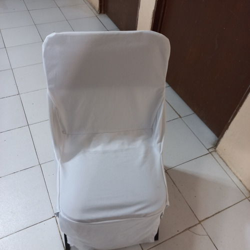 Paquete Mesa Redonda, 10 Sillas Plegables Con Mantel Y Funda (Usado)