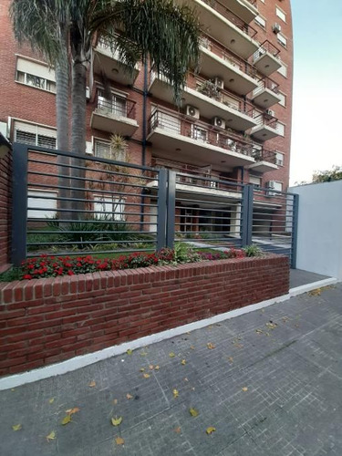 Imagen 2 de 14 de Permuta - Departamento De 2 Ambientes En Venta - Moron Centro