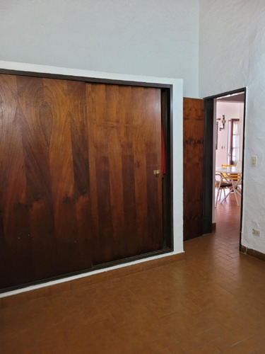 Chalet En Venta En Castelar Sur