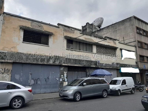 Se Vende Amplio Y Bien Ubicado Edificio Comercial, Dos Plantas En Puente Hierro. 23-30735jl