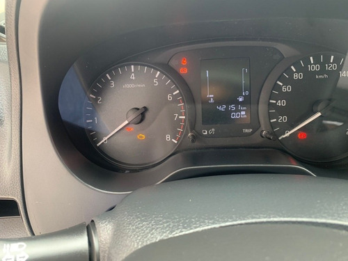 Imagen 10 de 15 de Nissan Np300 2019 2.5 Estacas, Chasis, Refrigerada