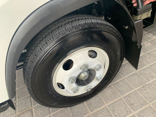 Imagen 11 de 14 de Isuzu Elf 400 2021