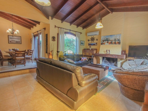 Casa En Venta En Jardines De Cordoba- Ref: 4713