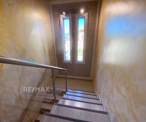 Re/max 2mil Vende Townhouse En Conjunto Res. Tierra Del Sol, Porlamar, Mun. Mariño, Isla De Margarita, Edo. Nueva Esparta