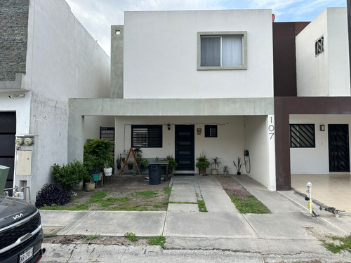 Casa En Venta En Fracc Privada Radica, Apodaca, N.l.