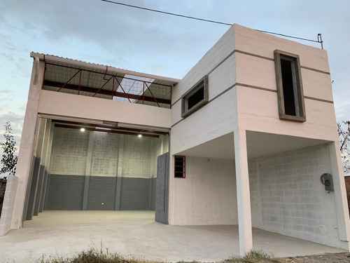 Excelente Ubicación. Bodega A Dos Cuadras De Walmart 8.33 M Frente 17 M Fondo