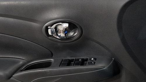 Nissan Versa 1.6 SENSE TA AC