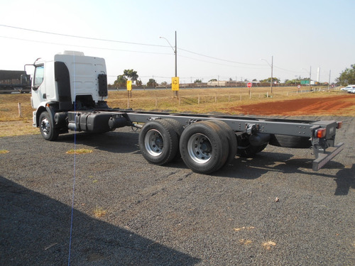 Imagem 9 de 15 de Volvo Vm 260 6x2 2010