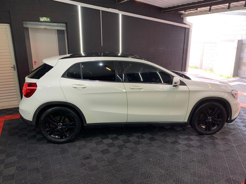 Mercedes-Benz Classe GLA 1.6 Vision Turbo Flex 5p