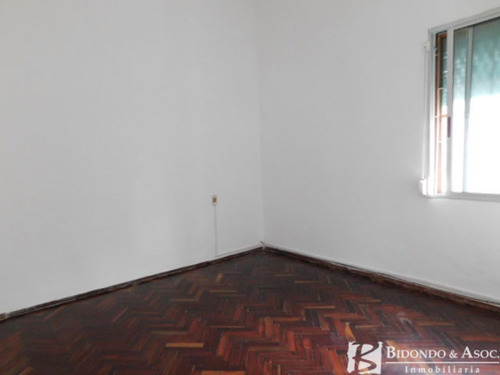 Imagen 7 de 11 de Casa De 2 Dormitorios Con Entrada Para Autos