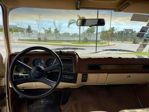 Imagen 10 de 14 de Chevrolet Suburban Suburban