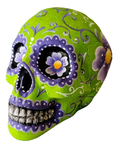 Calavera De Yeso Pintada A Mano Estilo Mexicano Vs. Colores