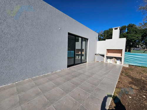 Casa En Venta 4 Ambientes - Barrio Cerrado Santa Elisa - Pilar Del Este -