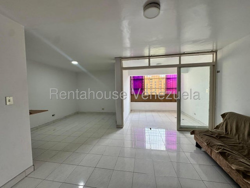 Daniela Linarez Vende Apartamentos En Prestigiosa Zona Del Este De Barquisimeto Con Amplios Muy Comodo Muy Seguro Con Bellas Areas Comunes A Pocos Metros De Comercios Y Avenidas Principales