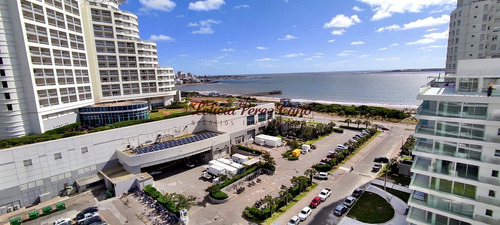 Alquiler Apartamento 3 Dormitorios En Playa Mansa,  Punta Del Este 