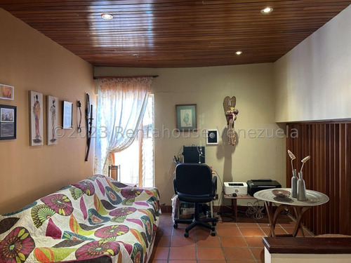 Casa En Venta En Macaracuay Caracas Calle Cerrada Piscina Parrillera Jacuzzi